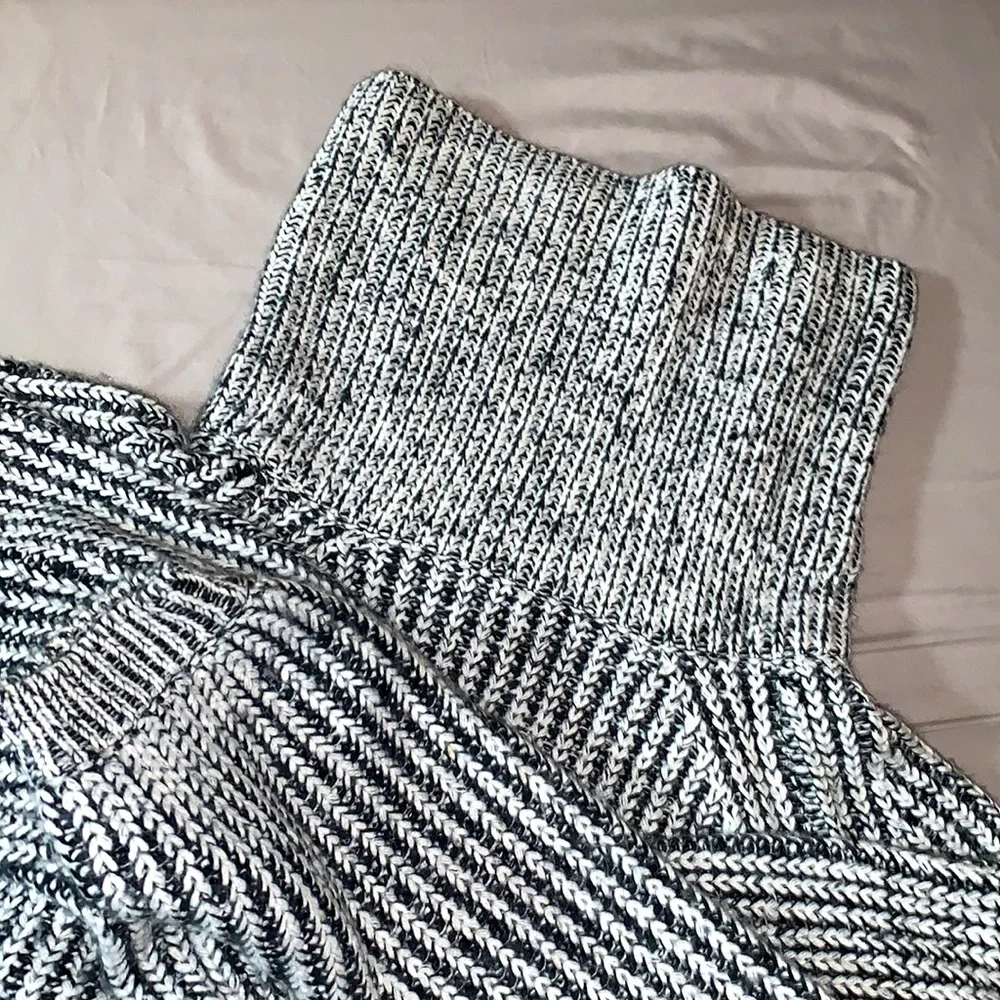 Gorgeous {LF} Cropped Sweater - Picture 6 of 6